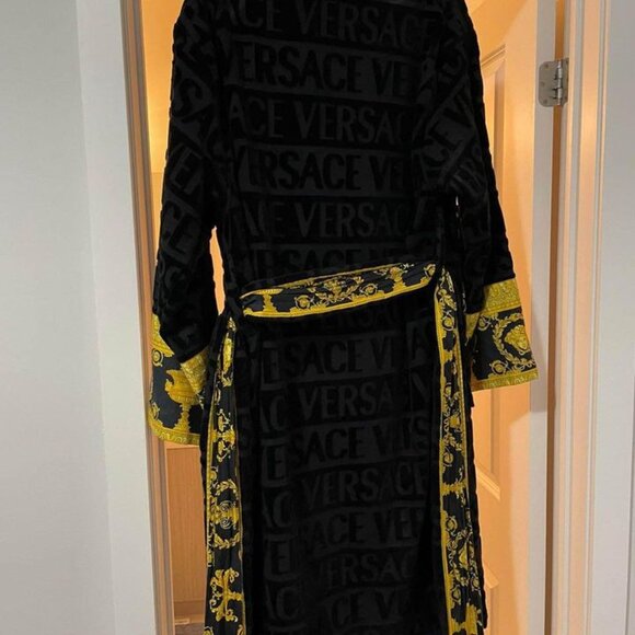 Men's Versace Bath Robe - Picture 2 of 2